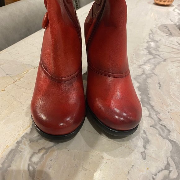 Red Leather Boots - new without tags - Picture 12 of 13